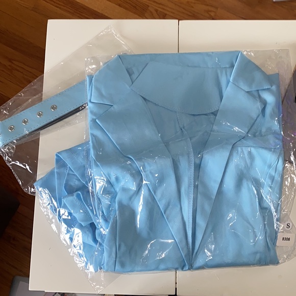 Women's 2 Piece Open Front Long Sleeve Blazer and Solid Short Pants Suit Set - Picture 2 of 3